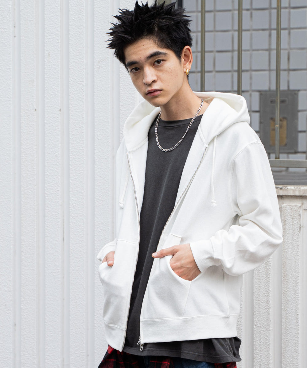 ホワイト モデル：180cm L着用