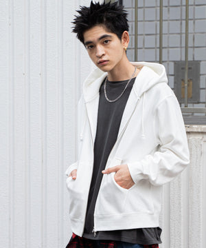 ホワイト モデル：180cm L着用