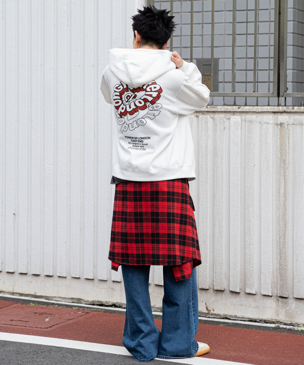 ホワイト モデル：180cm L着用