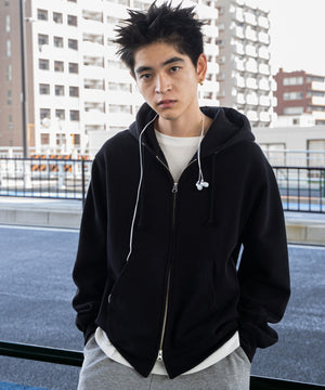 ブラック モデル：180cm L着用