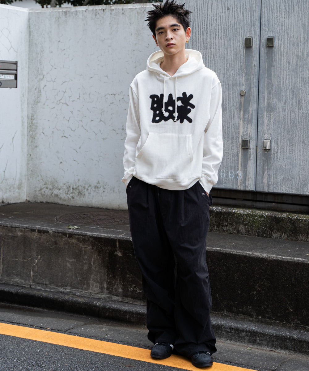 ホワイト モデル：180cm L着用