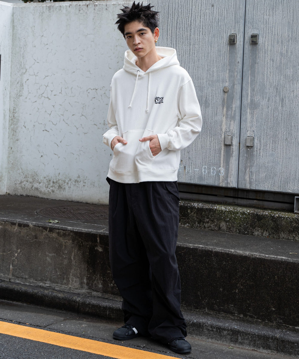 ホワイト モデル：180cm L着用