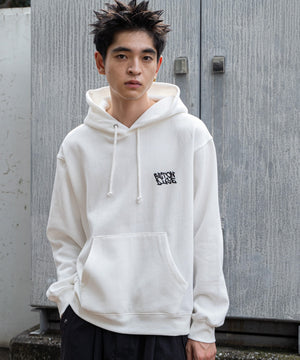 ホワイト モデル：180cm L着用