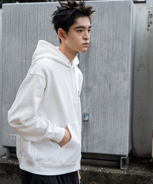 ホワイト モデル：180cm L着用