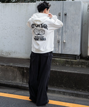 ホワイト モデル：180cm L着用