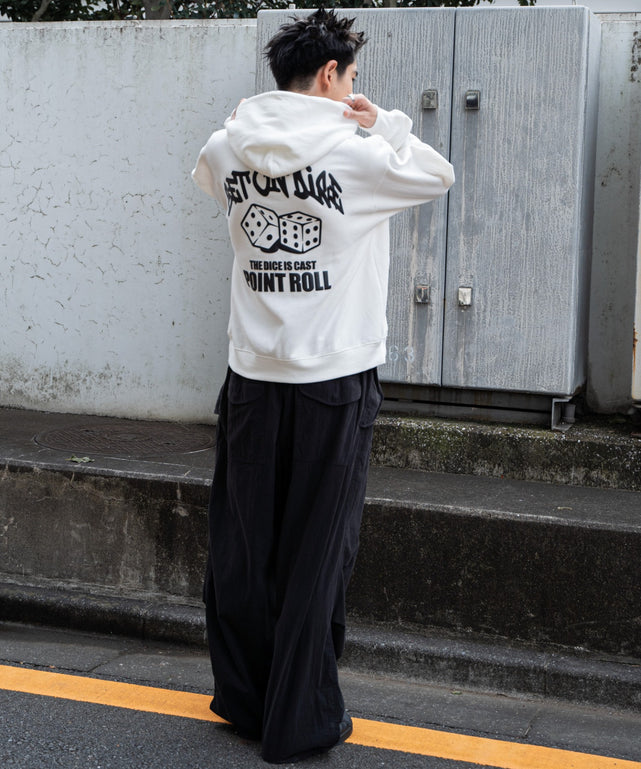 ホワイト モデル：180cm L着用