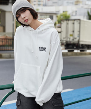 ホワイト モデル：160cm L着用