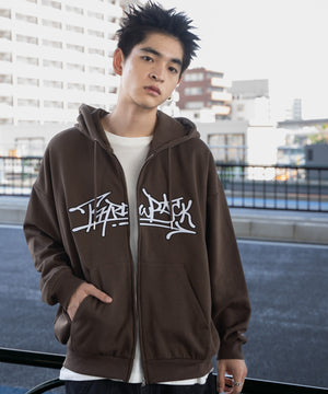 ブラウン モデル：180cm L着用