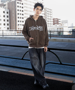 ブラウン モデル：180cm L着用