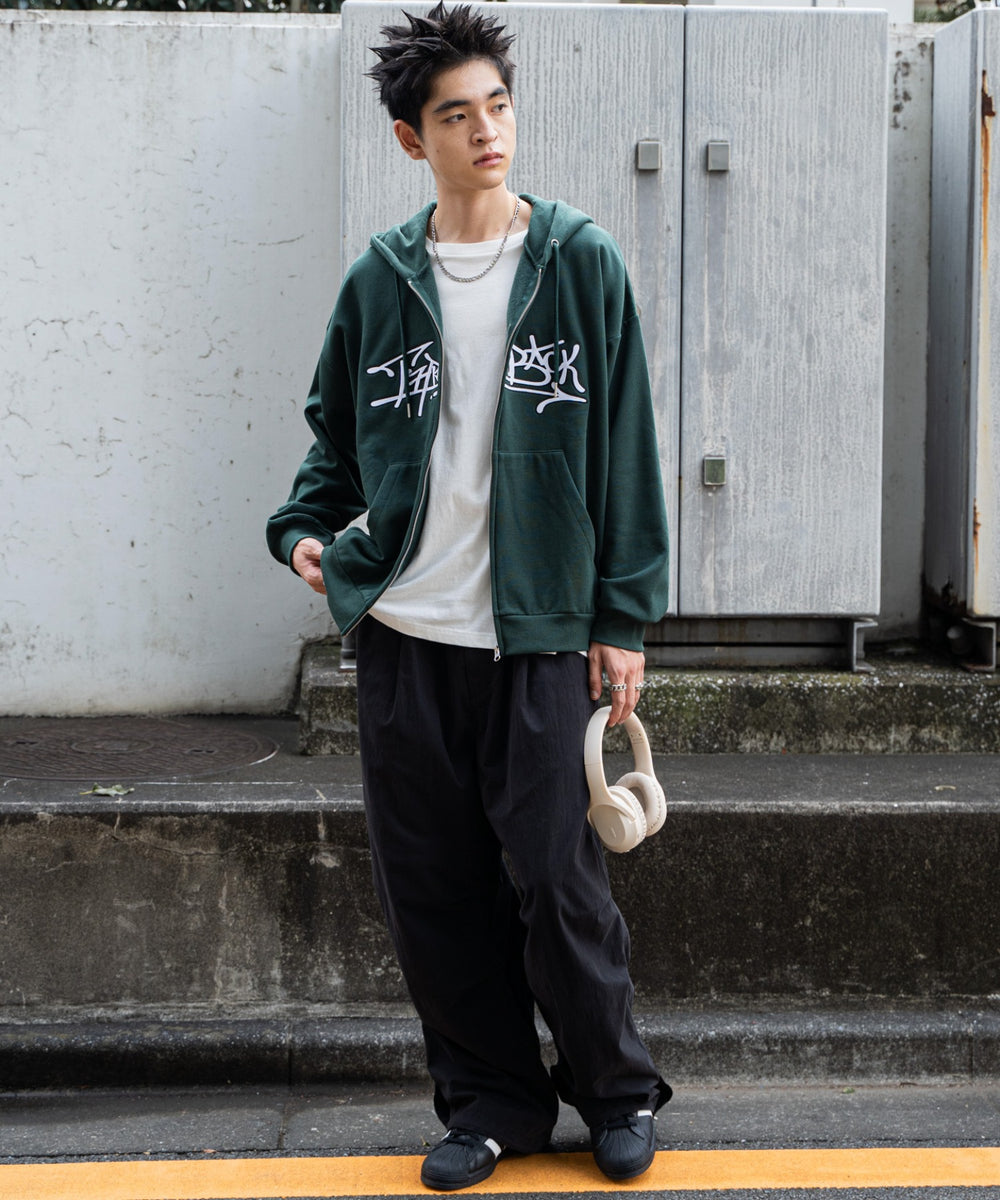 Dグリーン モデル：180cm L着用