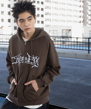 ブラウン モデル：180cm L着用