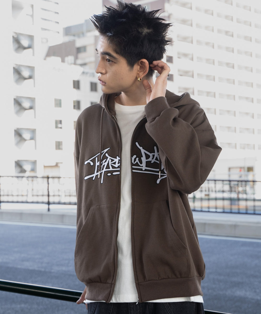 ブラウン モデル：180cm L着用