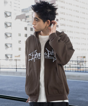 ブラウン モデル：180cm L着用