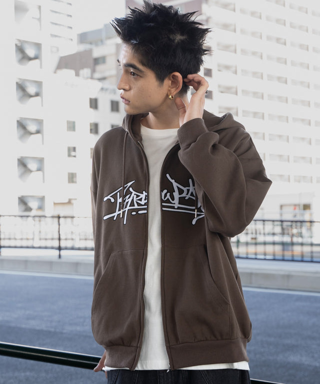 ブラウン モデル：180cm L着用