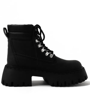 厚底トレッキングブーツ