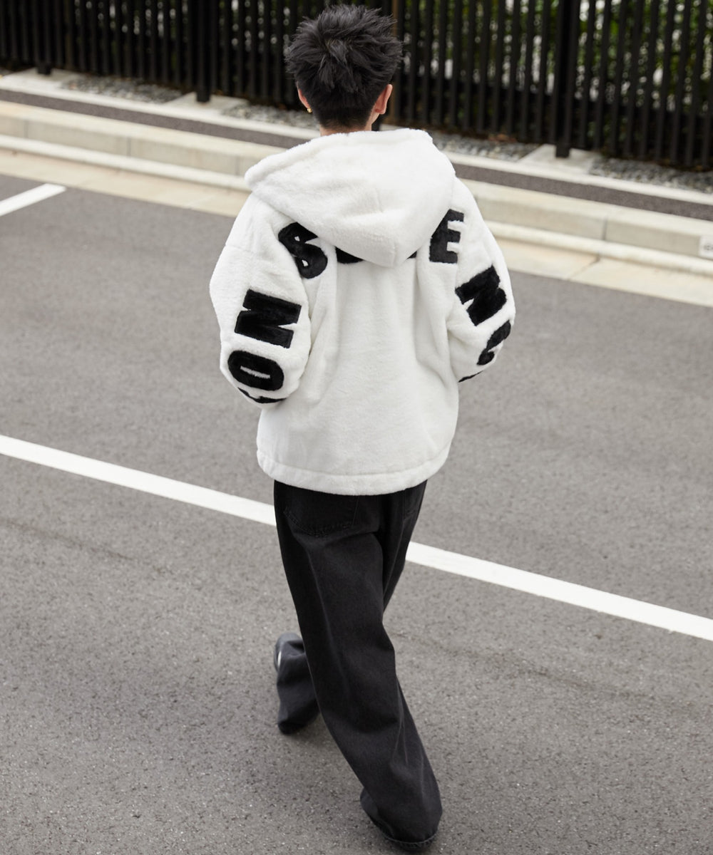 ホワイト モデル：180cm L着用