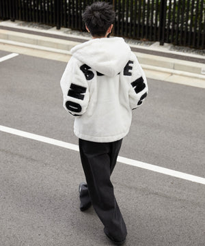 ホワイト モデル：180cm L着用