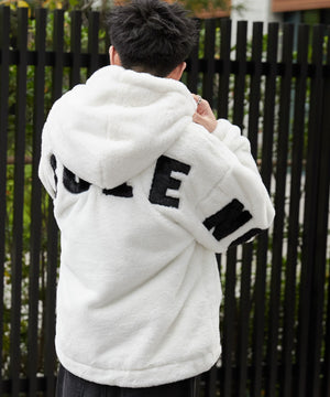 ホワイト モデル：180cm L着用