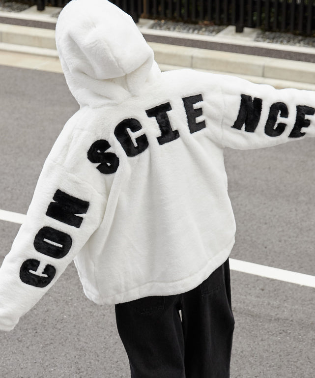 ホワイト モデル：180cm L着用