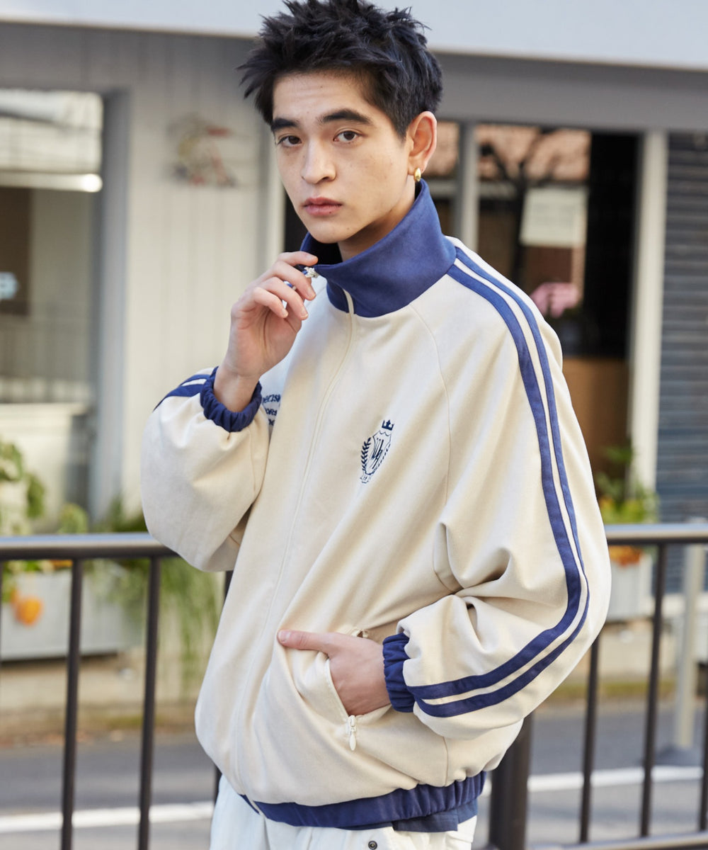 ホワイトアイボリー モデル：180cm L着用