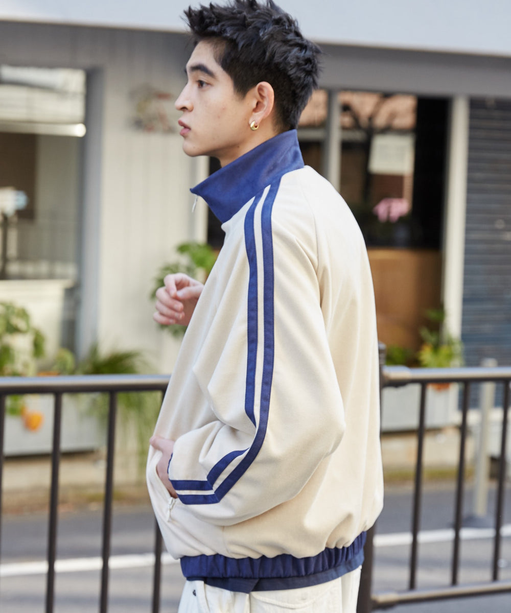 ホワイトアイボリー モデル：180cm L着用