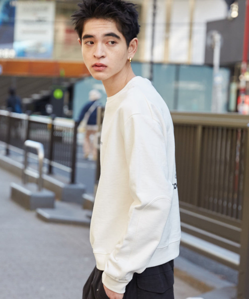 ホワイト モデル：180cm L着用