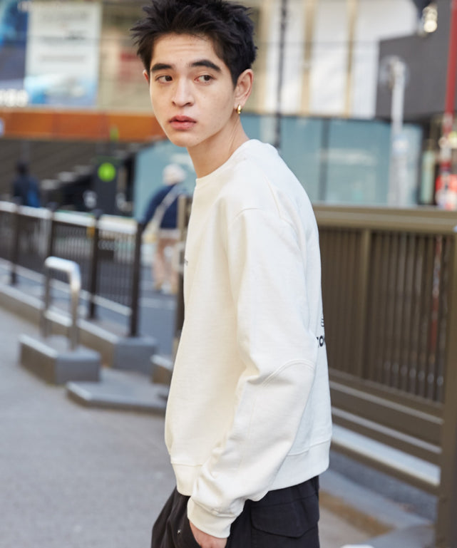 ホワイト モデル：180cm L着用