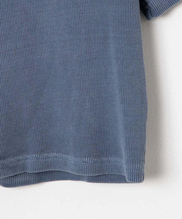 ブルー　モデル:161cm M着用