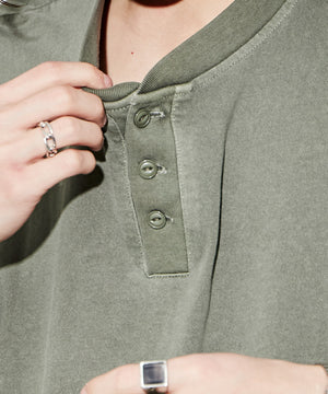 カーキ モデル：174㎝ L着用