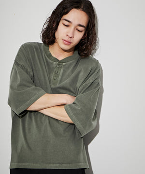 カーキ モデル：174㎝ L着用