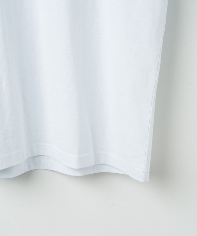 ホワイト モデル：174㎝ L着用