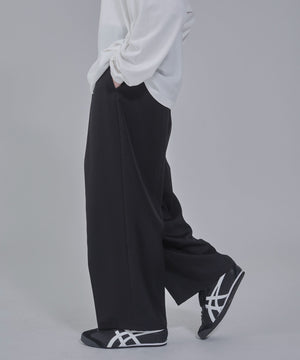 ブラック モデル：178cm L着用