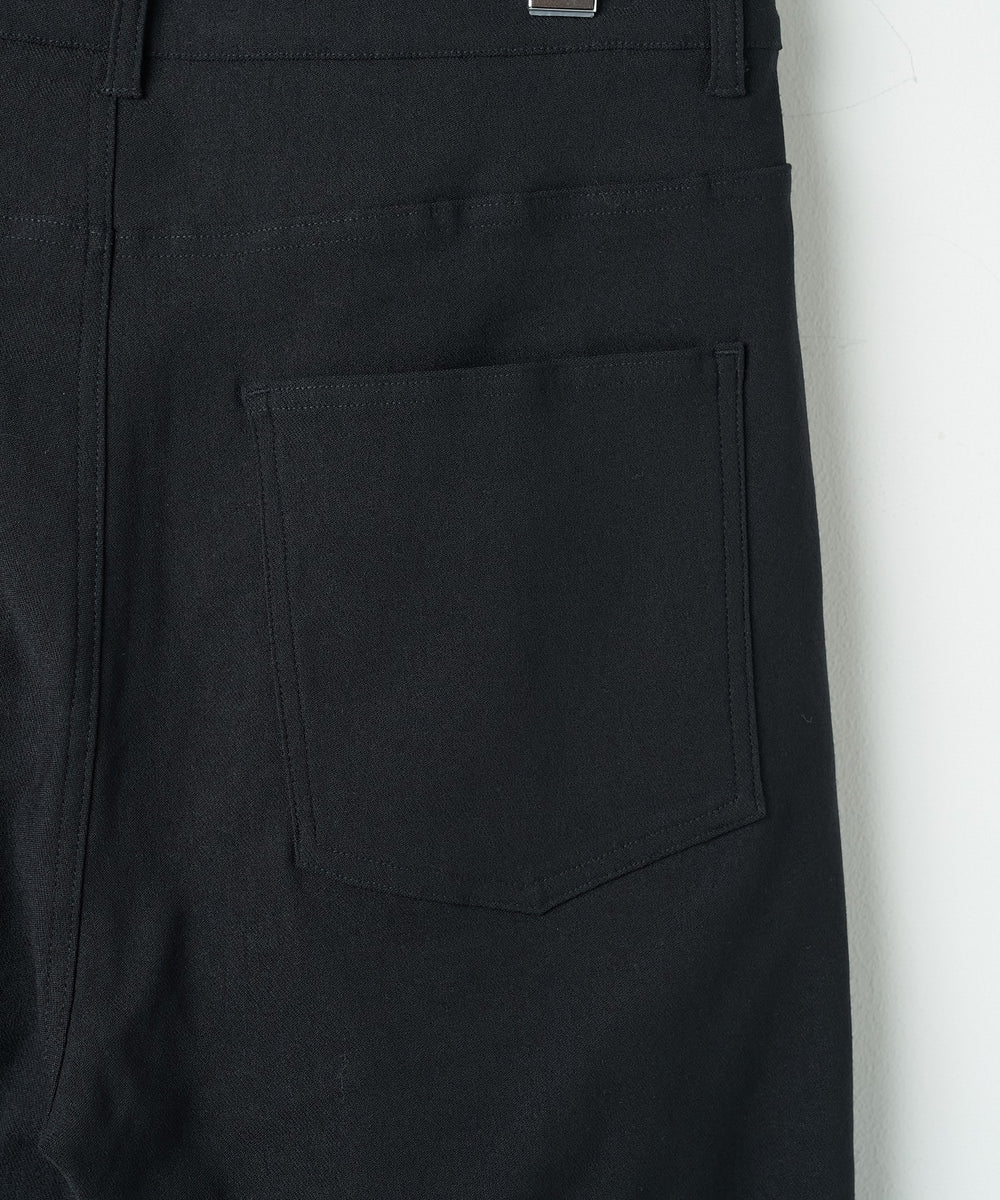 スキニーパンツ