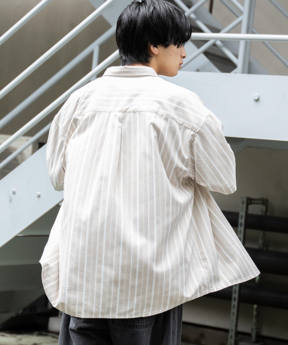 ベージュその他 モデル：180cm L着用