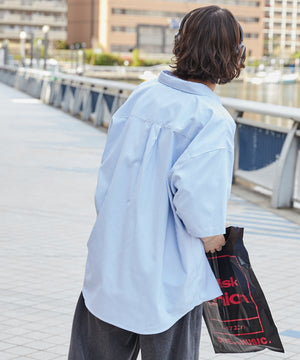 ブルー系ストライプ モデル：173cm L着用