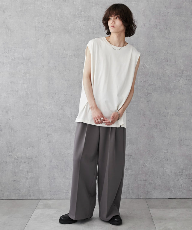 ホワイトその他 モデル：173cm L着用