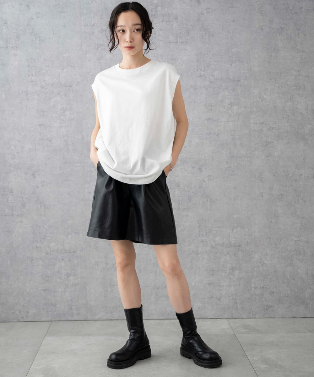 ホワイト  モデル：161cm S着用