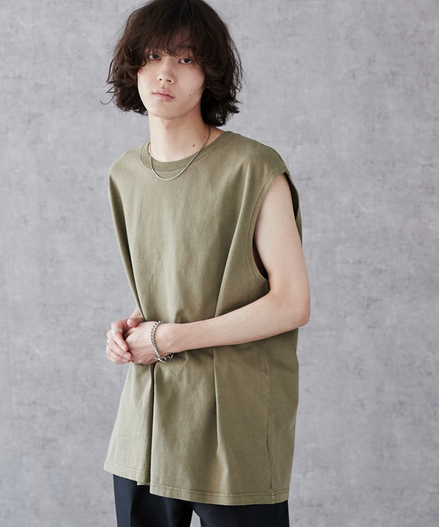 カーキ モデル：173cm L着用