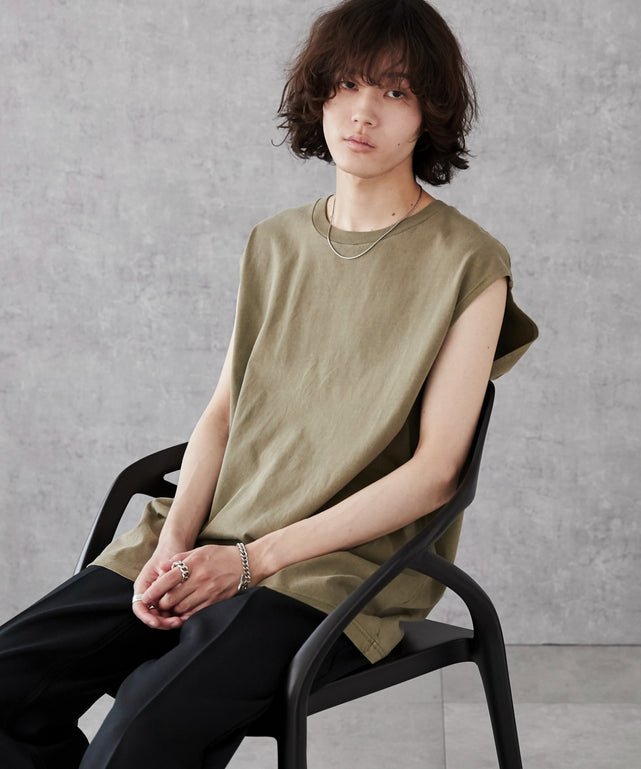 カーキ モデル：173cm L着用