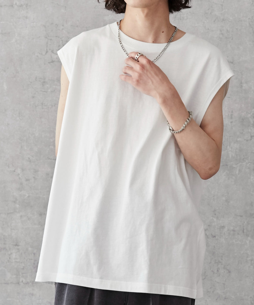 ホワイト モデル：173cm L着用