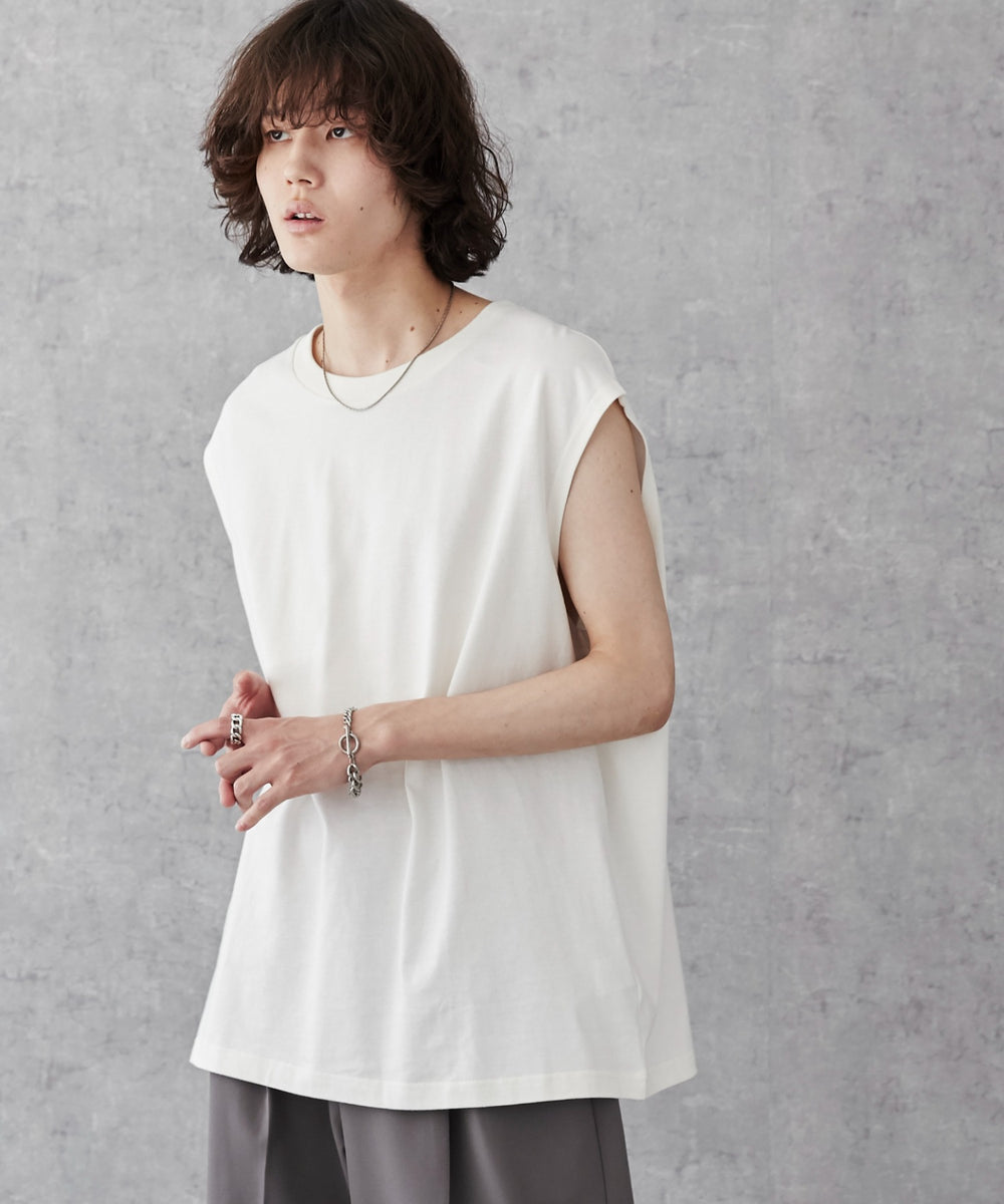 ホワイトその他 モデル：173cm L着用