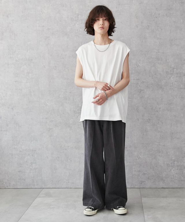 ホワイト モデル：173cm L着用