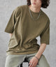 リラックスフィットコットンT/カーキ モデル：173cm L着用