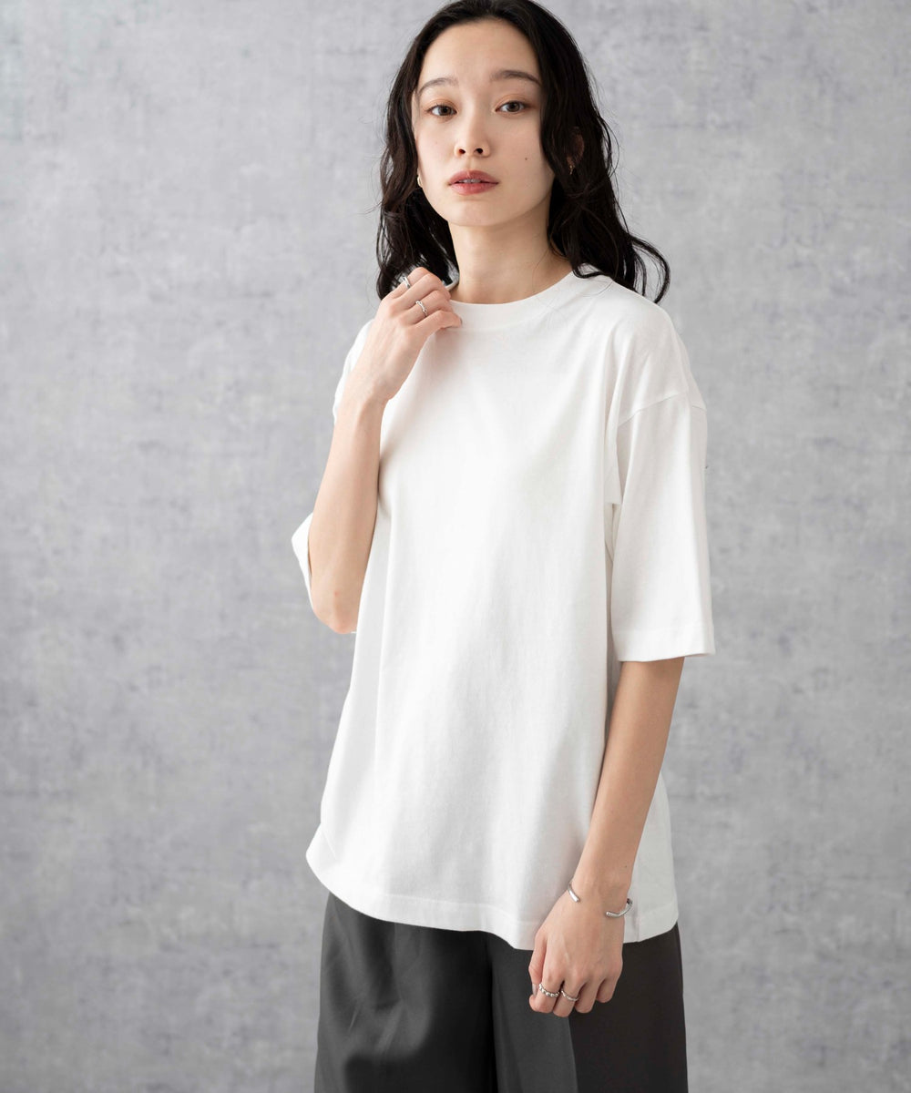 ホワイト  モデル：161cm S着用