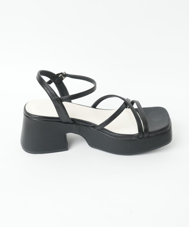 バルキーヒール細ストラップサンダル