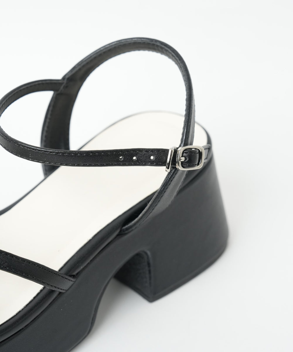 バルキーヒール細ストラップサンダル