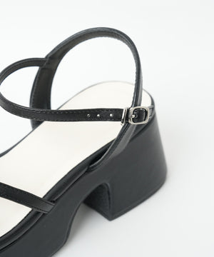 バルキーヒール細ストラップサンダル