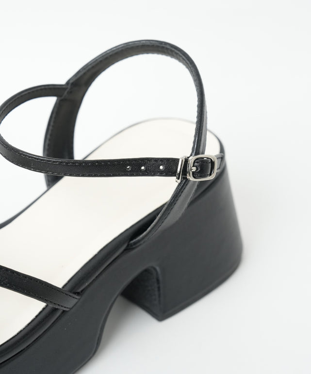 バルキーヒール細ストラップサンダル