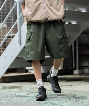 カーキ モデル：180cm L着用