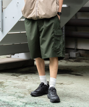 カーキ モデル：180cm L着用